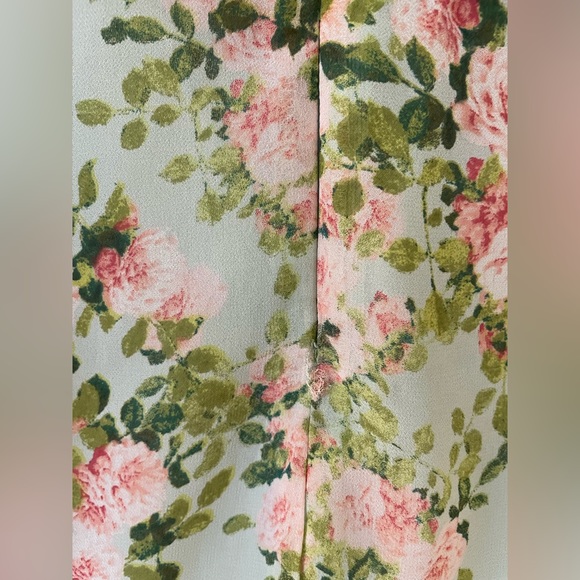 Cute Forever 21 summer floral dress! Lightweight and perfect for the sun! - Picture 3 of 4